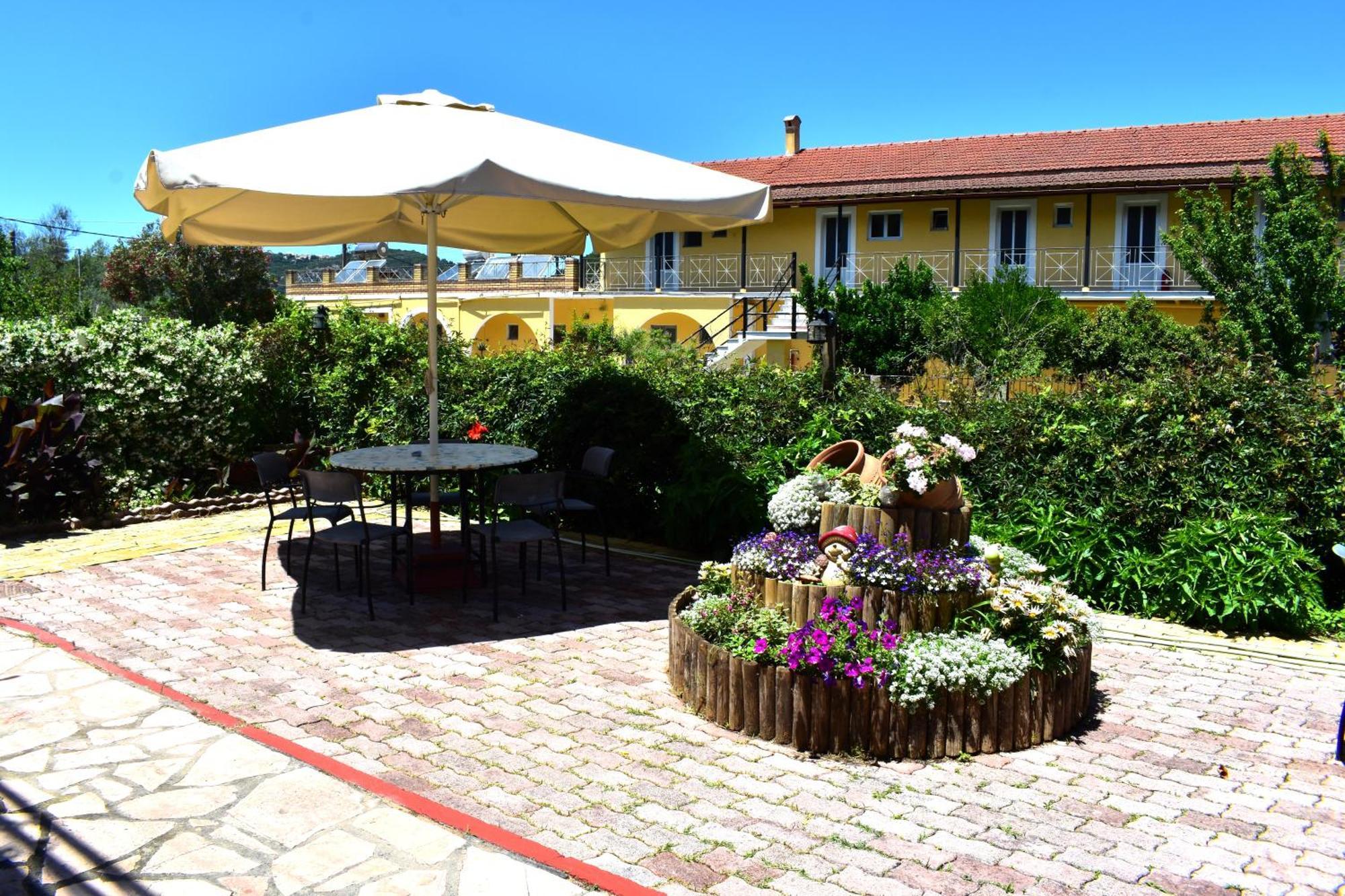 Kostas Apartments & Studios Agios Georgios Pagon Exteriér fotografie
